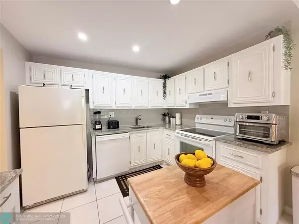 Lauderhill, FL 33319,3771 Environ Blvd #346