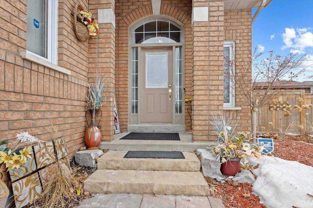 16 Goodwin AVE, Clarington, ON L1C 4Z4