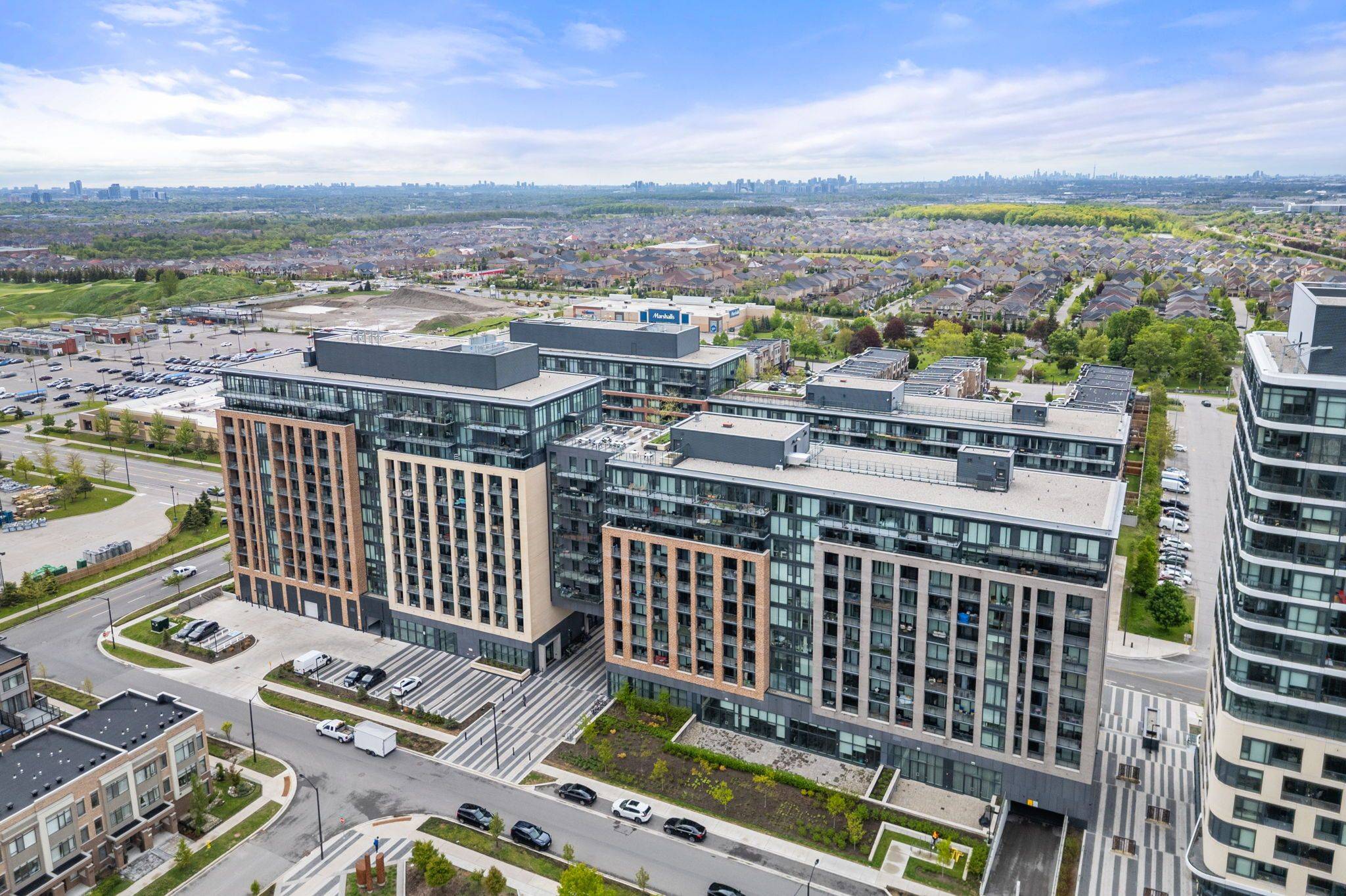 Vaughan, ON L6A 5B9,100 Eagle Rock WAY W #631