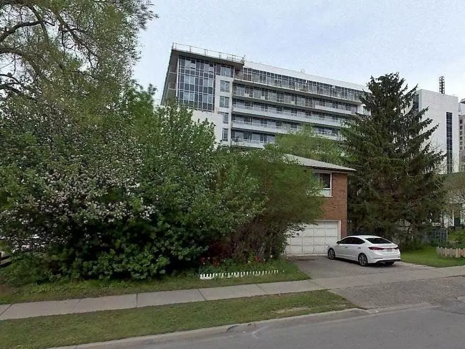 Toronto C15, ON M2K 1G9,7 Barberry PL