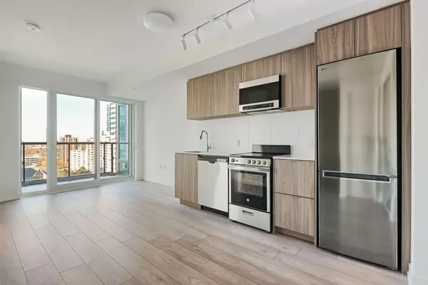 Toronto C10, ON M4P 0E8,223 Redpath AVE #806