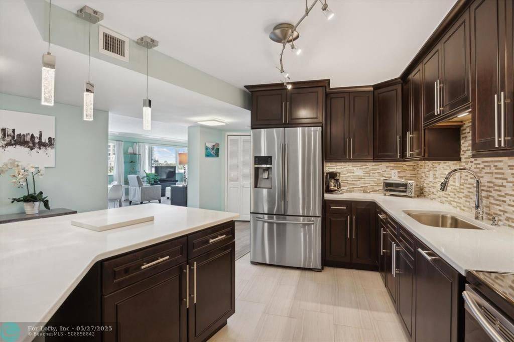 Fort Lauderdale, FL 33316,3000 Holiday Dr  #506