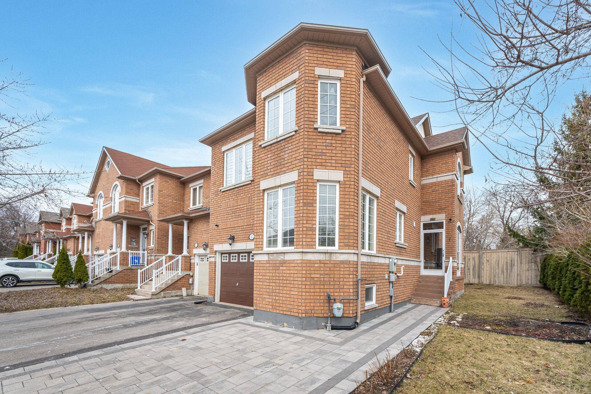 Richmond Hill, ON L4E 4Y3,8 Townwood DR #97