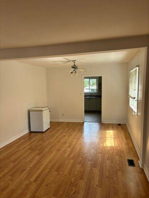 Georgina, ON L4P 1T4,611 Lake DR S #2