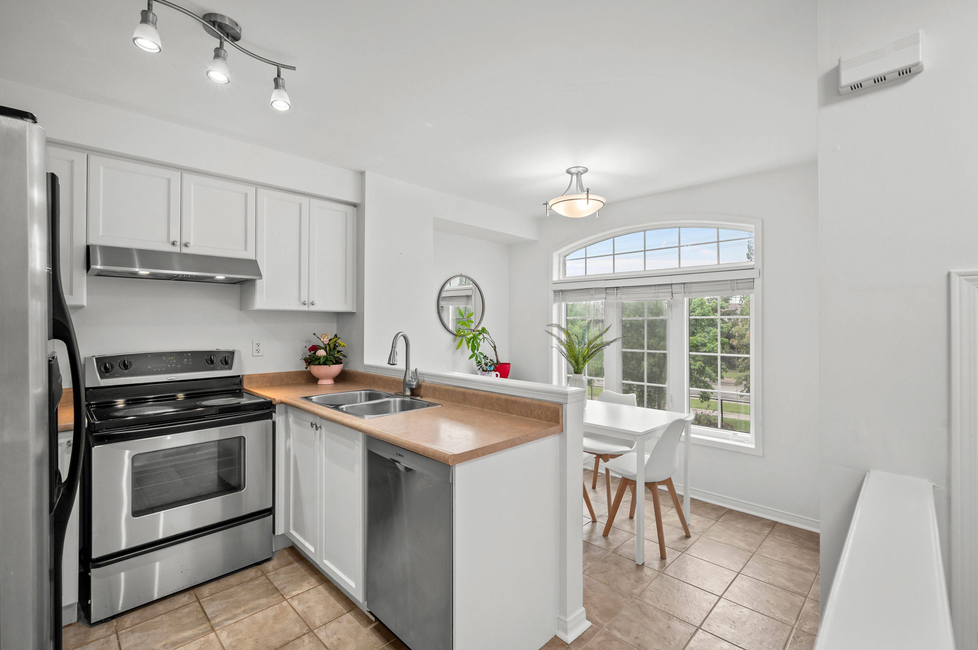 Mississauga, ON L5N 8R3,3301 Redpath CIR