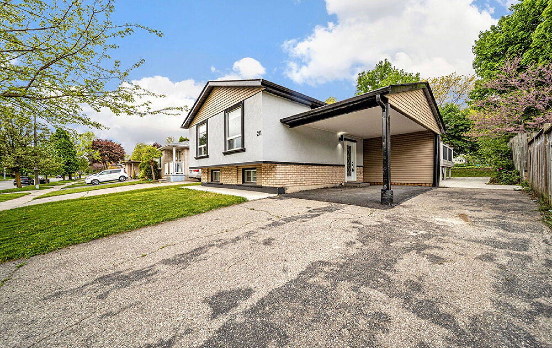 Brantford, ON N3R 7H7,211 Dunsdon ST