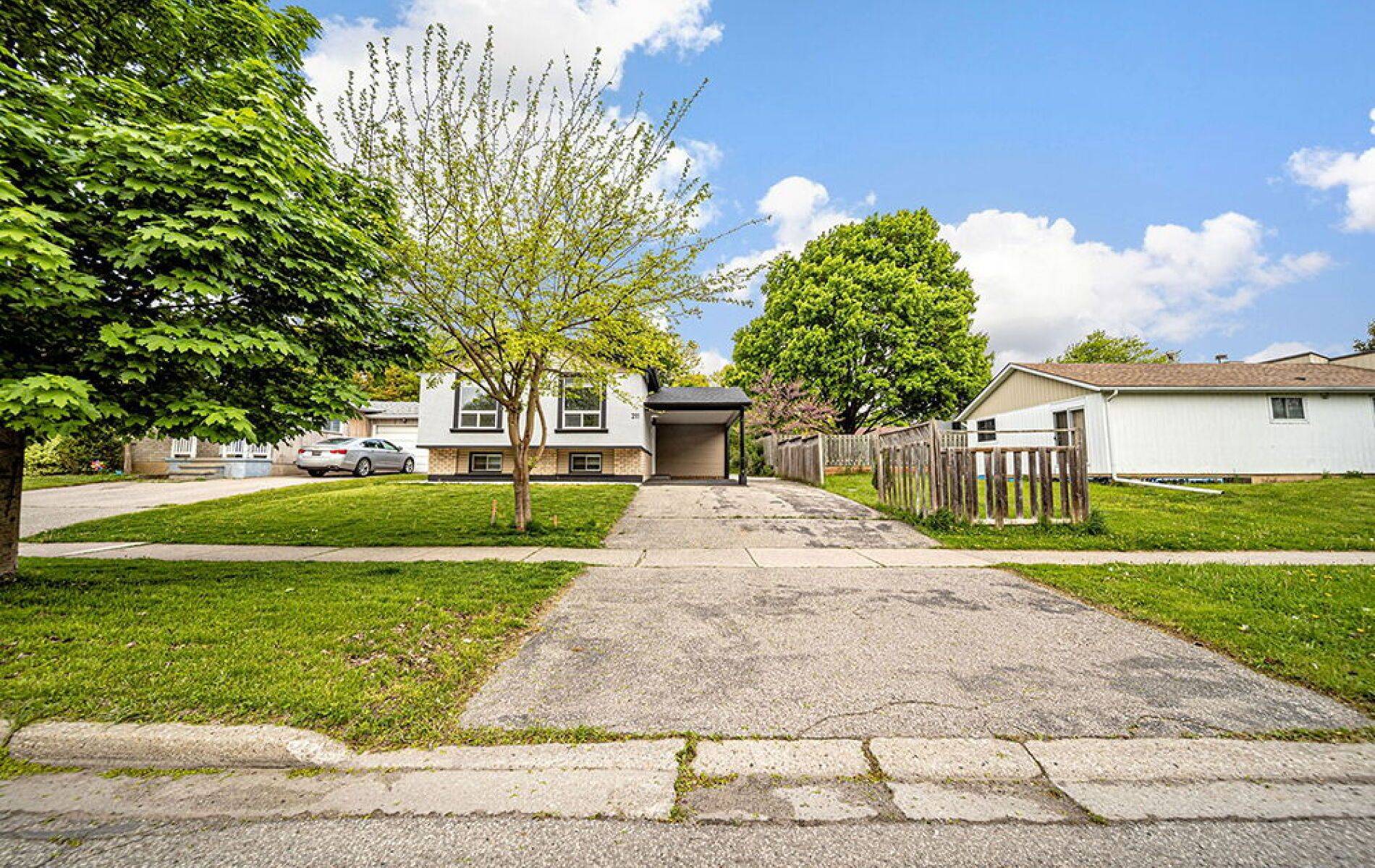 Brantford, ON N3R 7H7,211 Dunsdon ST