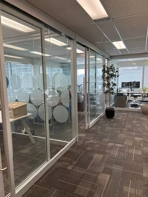 Toronto C10, ON M4P 2Y3,90 Eglinton AVE E #990