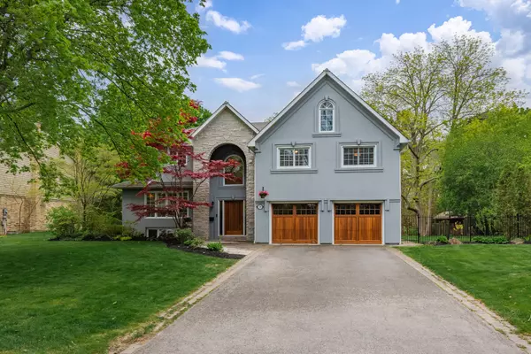 130 Blyth CRES, Oakville, ON L6J 5H6