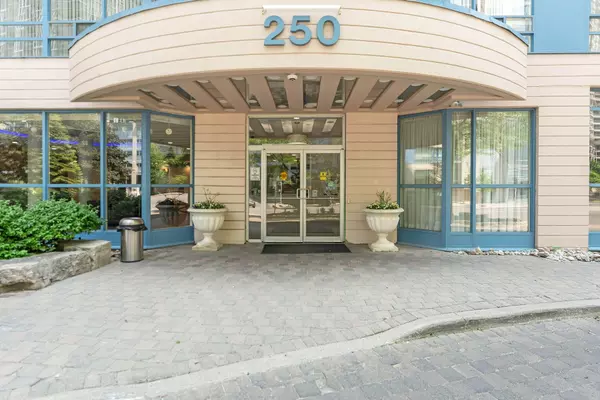 Mississauga, ON L5B 3Z4,250 Webb DR #612