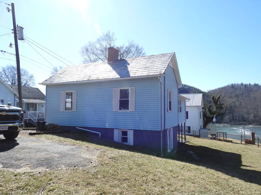 Fries, VA 24330,106 S Boss Row