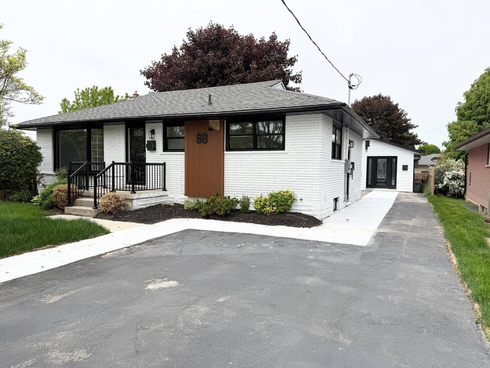 Kitchener, ON N2C 1V1,88 Woodhaven RD