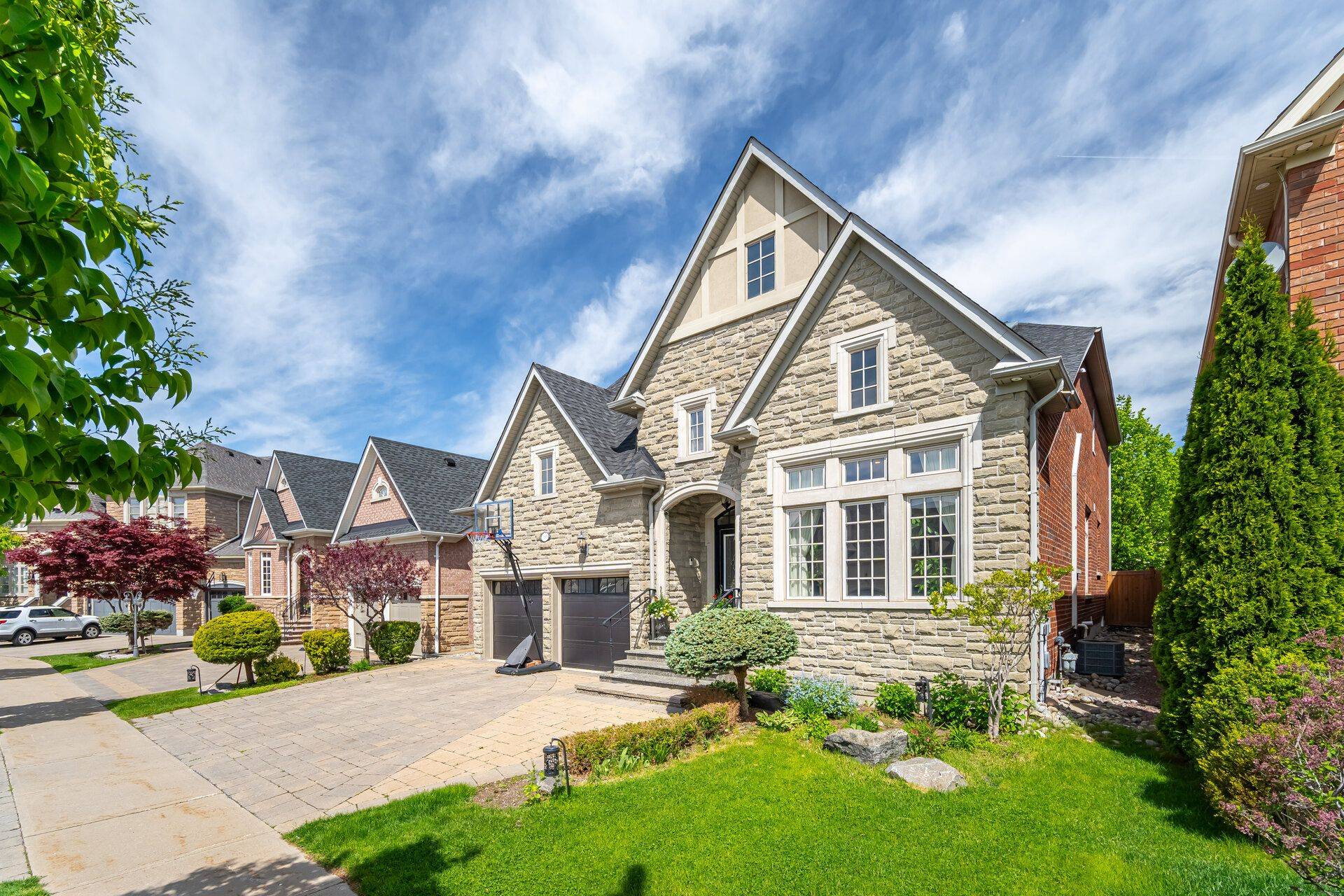 Vaughan, ON L6A 0K9,185 Cook's Mill CRES