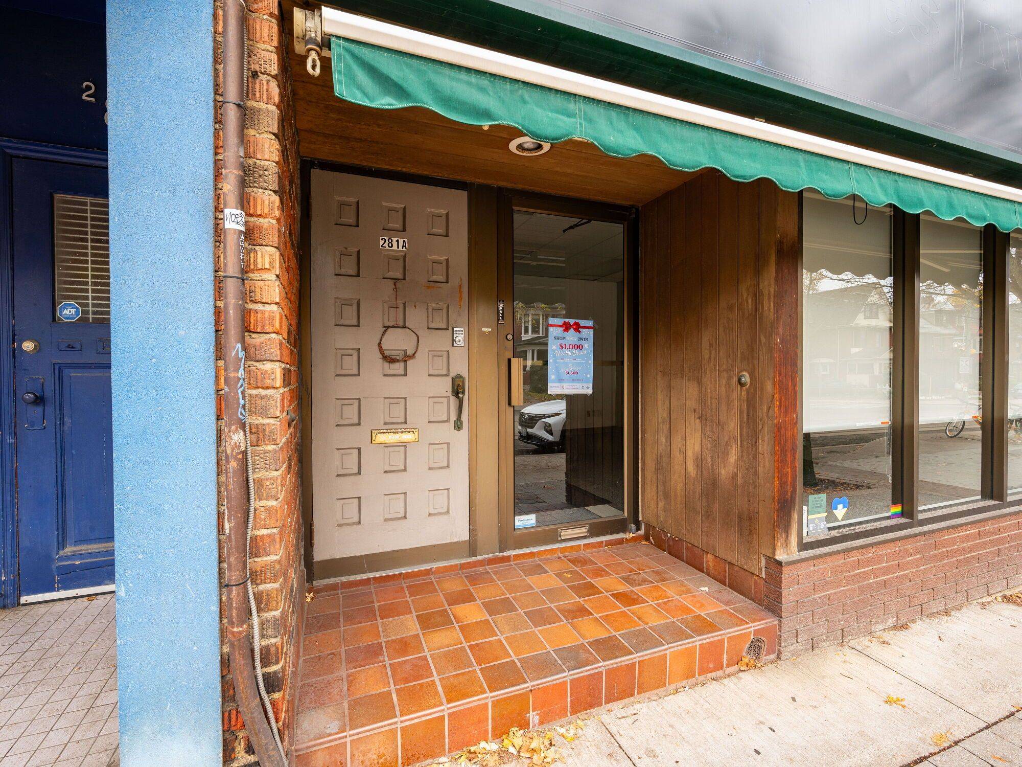 Toronto W01, ON M6R 2M3,281 Roncesvalles AVE E