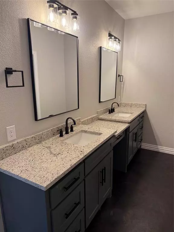 401 Pecan Street, Grandview, TX 76050