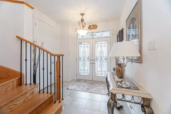 East Gwillimbury, ON L0G 1M0,56 Manor Forest RD