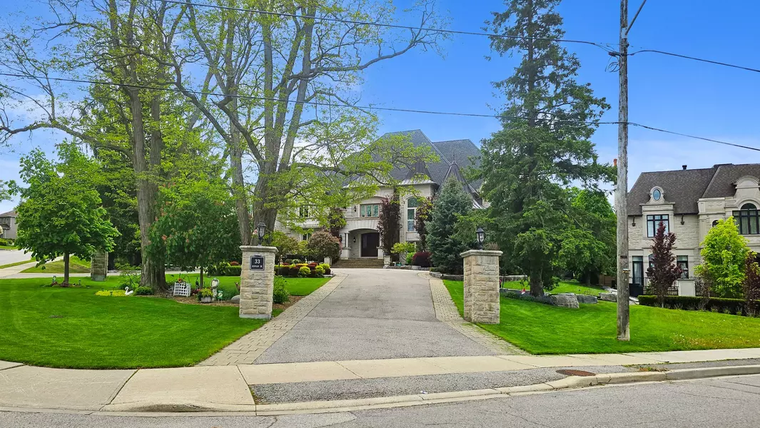 33 Denham DR, Richmond Hill, ON L4C 6H6