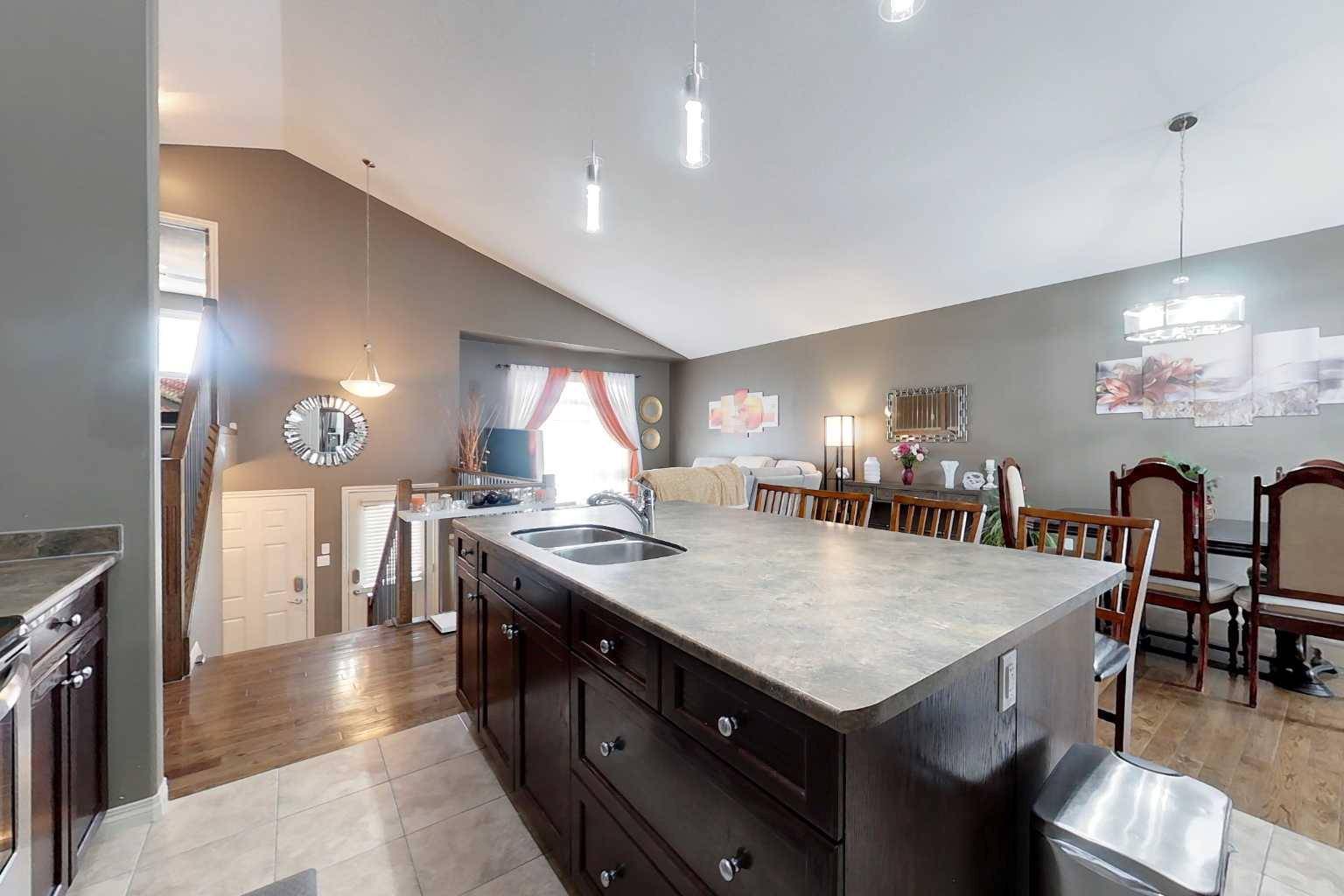 Slave Lake, AB T0G 2A3,913 7 AVE SE