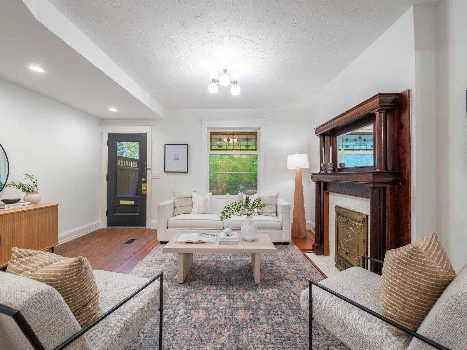 Toronto E03, ON M4K 1W3,132 Browning AVE