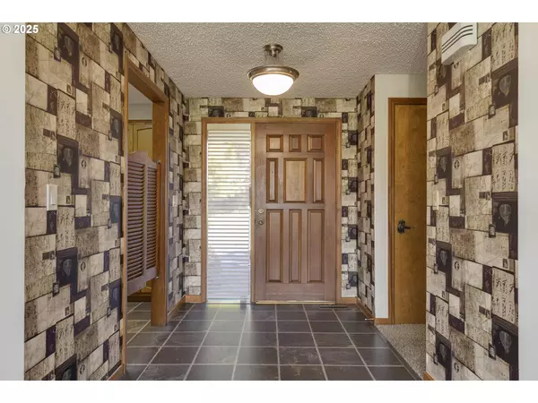 Mc Minnville, OR 97128,1220 NW GREENBRIAR PL
