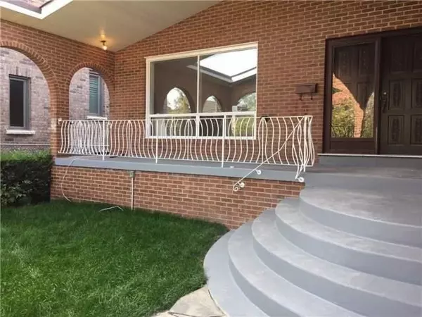 Richmond Hill, ON L4C 6V9,71 Spruce AVE