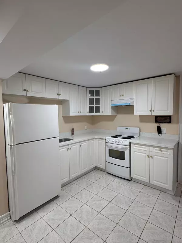 Oakville, ON L6H 1Z6,1030 Kent AVE #Lower