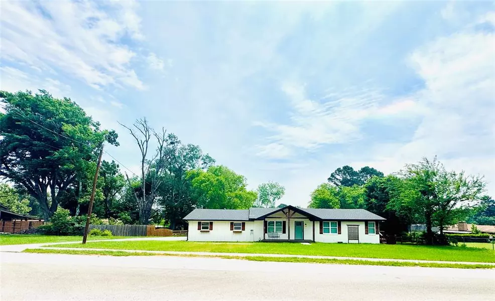 900 Boyd Avenue, Lindale, TX 75701