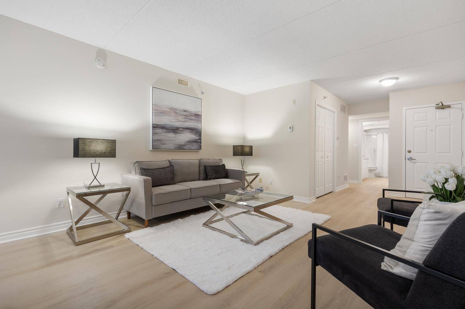 Oakville, ON L6M 4N2,1470 Bishops Gate #211