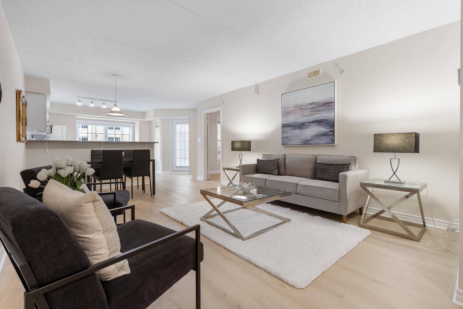 Oakville, ON L6M 4N2,1470 Bishops Gate #211