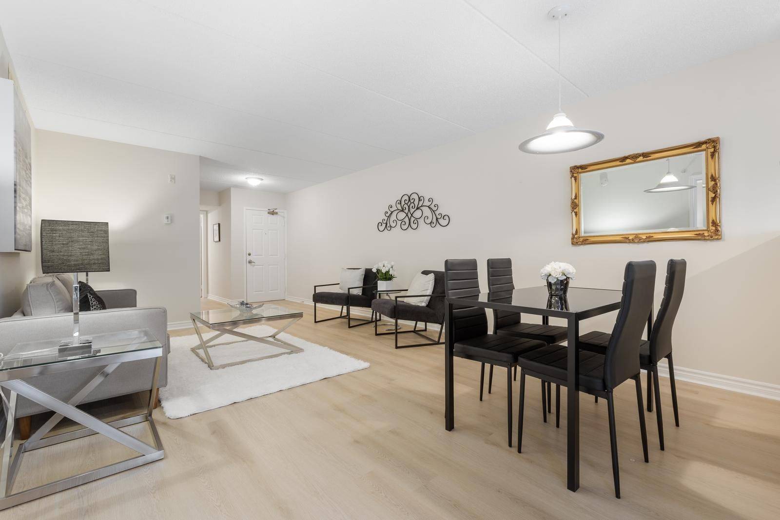Oakville, ON L6M 4N2,1470 Bishops Gate #211