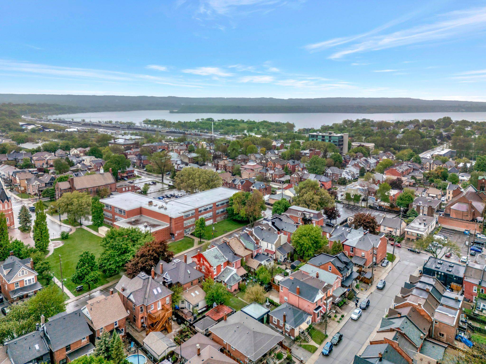Hamilton, ON L8R 2M4,198 Macnab ST N