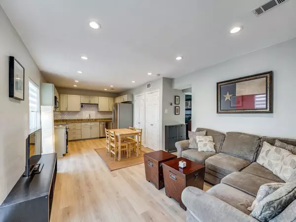 2722 Knight Street #201A,  Dallas,  TX 75219