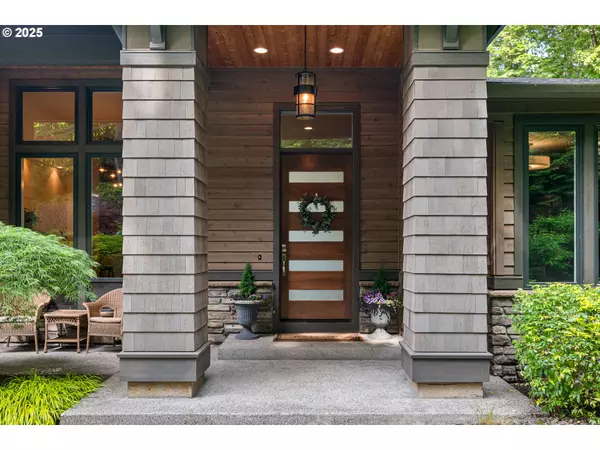 Lake Oswego, OR 97034,1221 GLENMORRIE DR