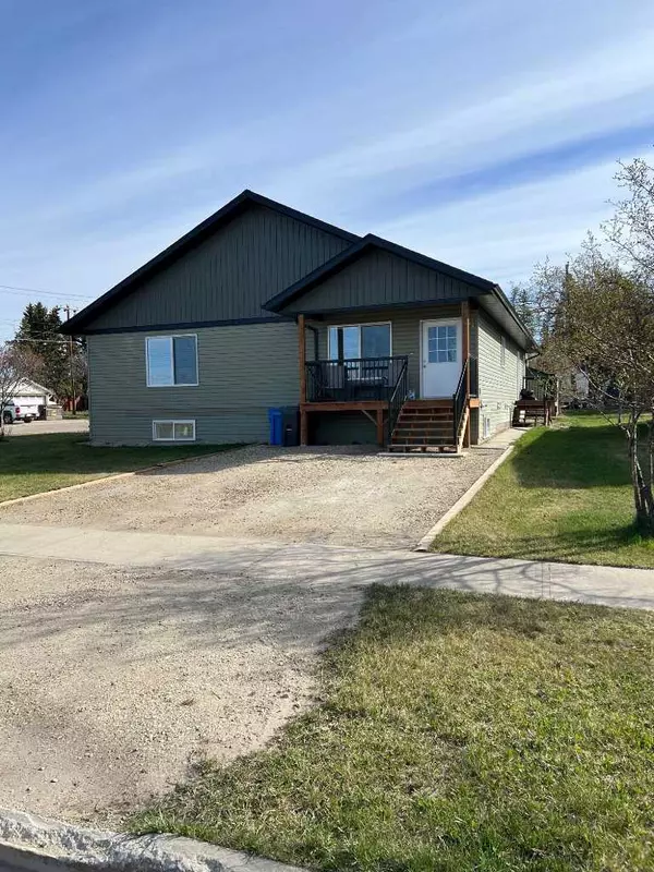 826 3rd AVE, Beaverlodge, AB T0H 0C0