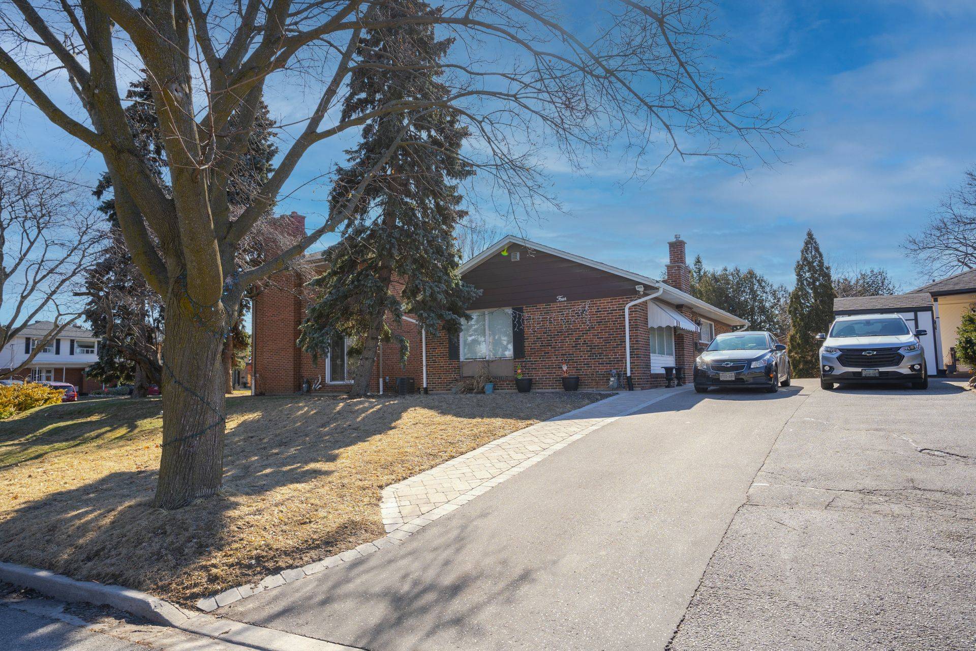 Toronto E04, ON M1K 3V1,4 Moorecroft CRES #Lower