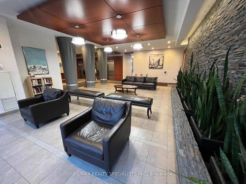 Mississauga, ON L5R 1Y2,50 Kingsbridge Garden CIR #1501