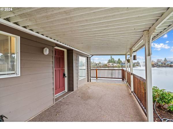 1800 LAKEWOOD CT #121, Eugene, OR 97402