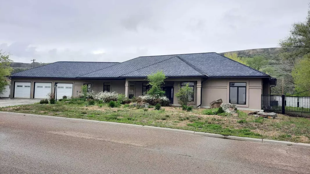 223 2 AVE, Drumheller, AB T0J1B0
