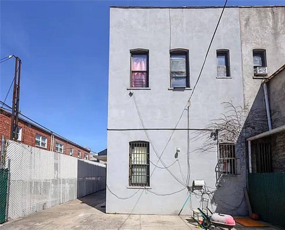 Brooklyn, NY 11228,1516 70th ST