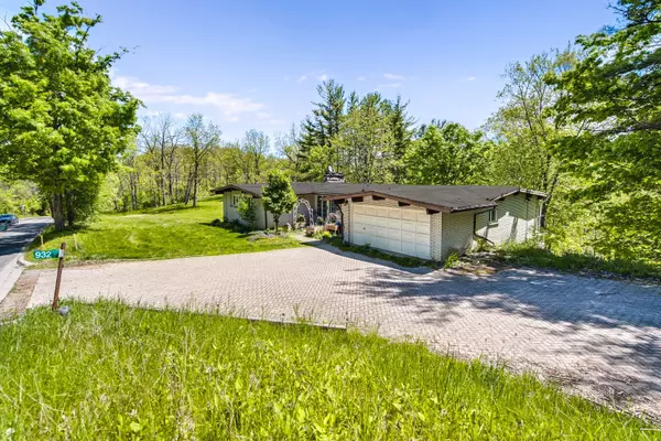 Hamilton, ON L9H 5E3,932 OLD DUNDAS RD