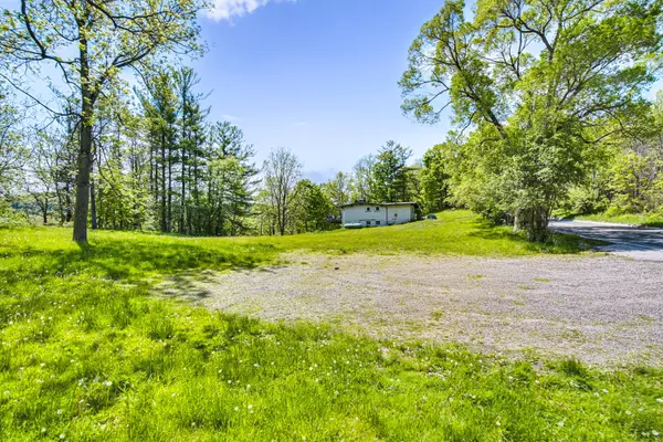 Hamilton, ON L9H 5E3,932 OLD DUNDAS RD