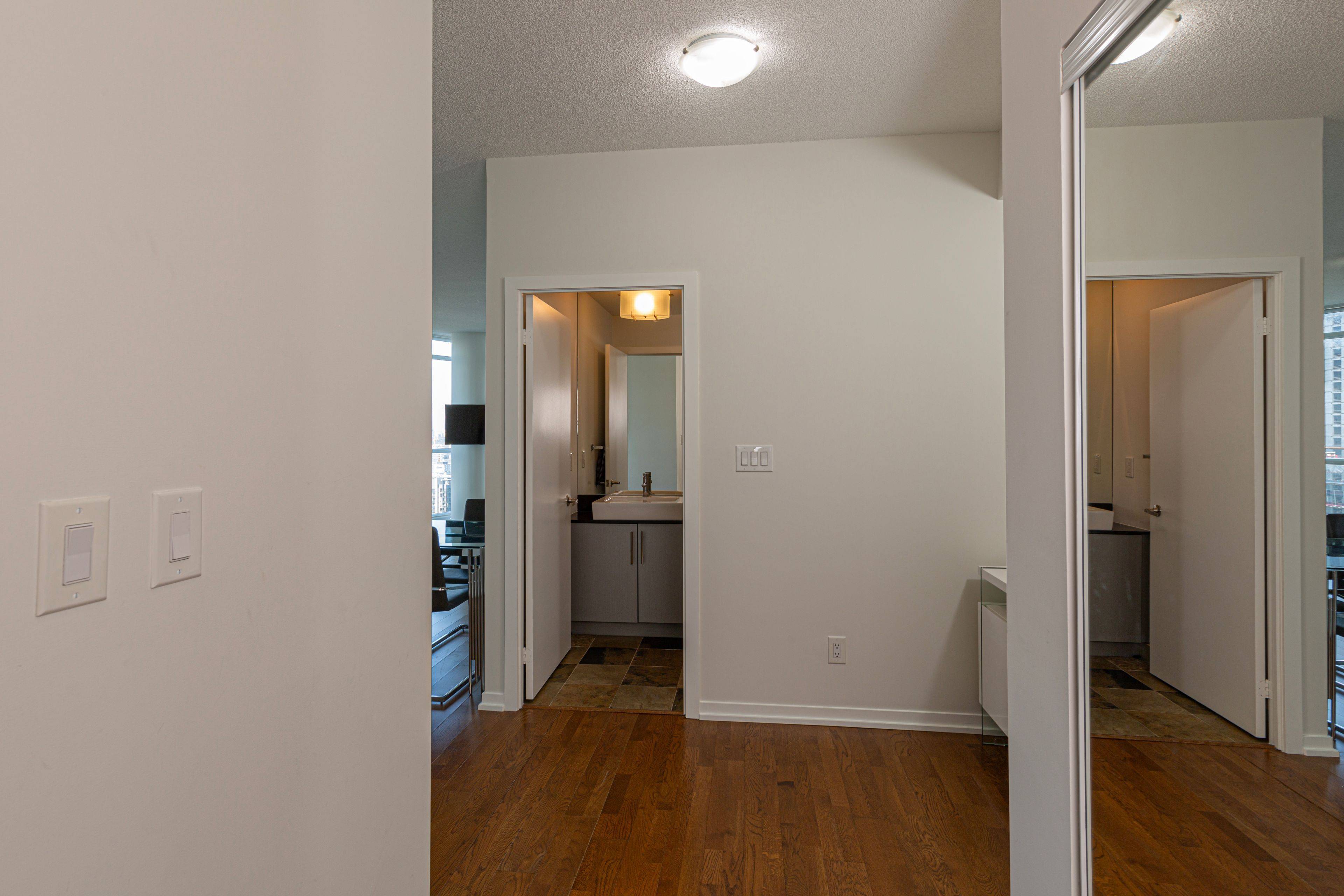 Toronto C01, ON M5J 0A7,65 Bremner BLVD #4708