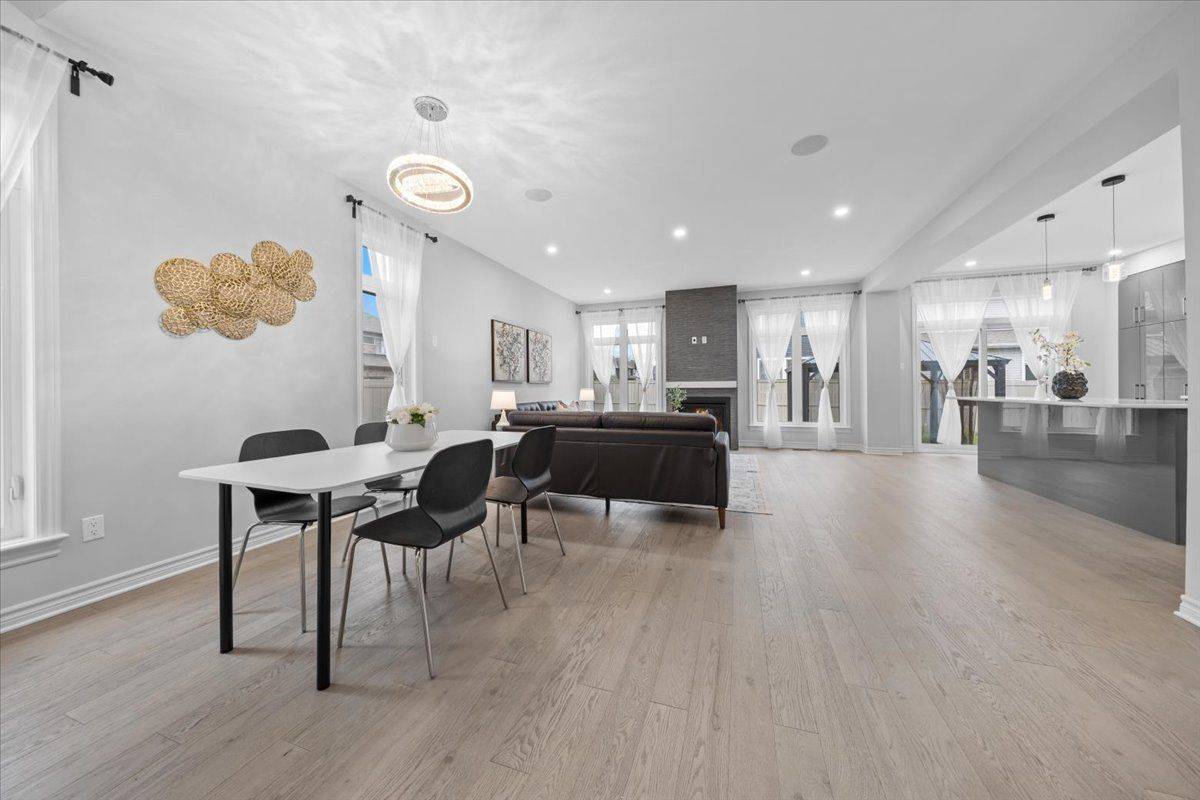 Stittsville - Munster - Richmond, ON K2S 1B9,637 VIVERA PL