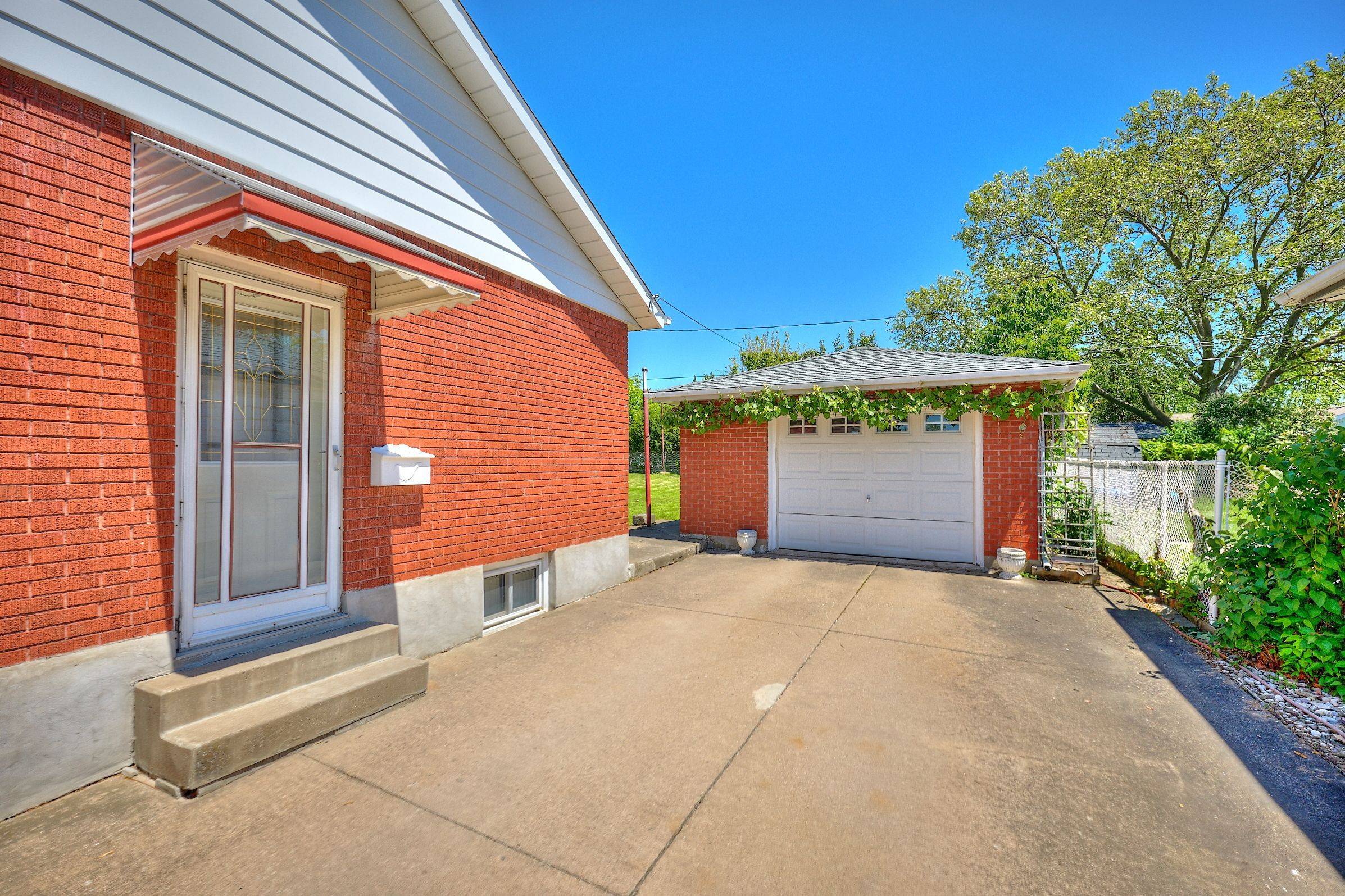 Thorold, ON L2V 2V8,6 Munro ST