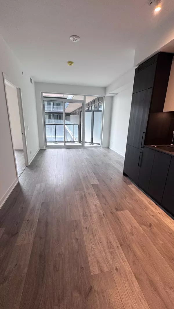 Toronto W01, ON M6K 1Z7,285 Dufferin ST #1027