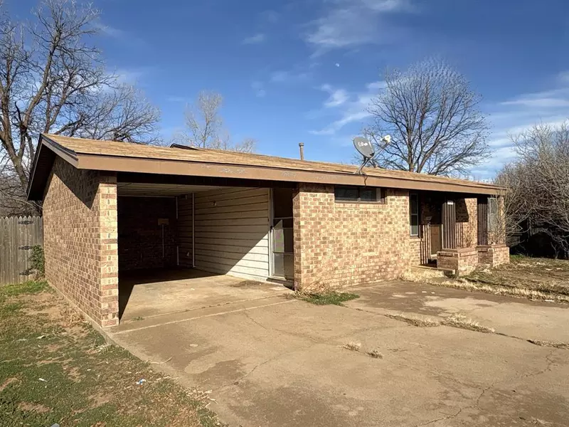 1204 AVENUE H NW, Childress, TX 79201