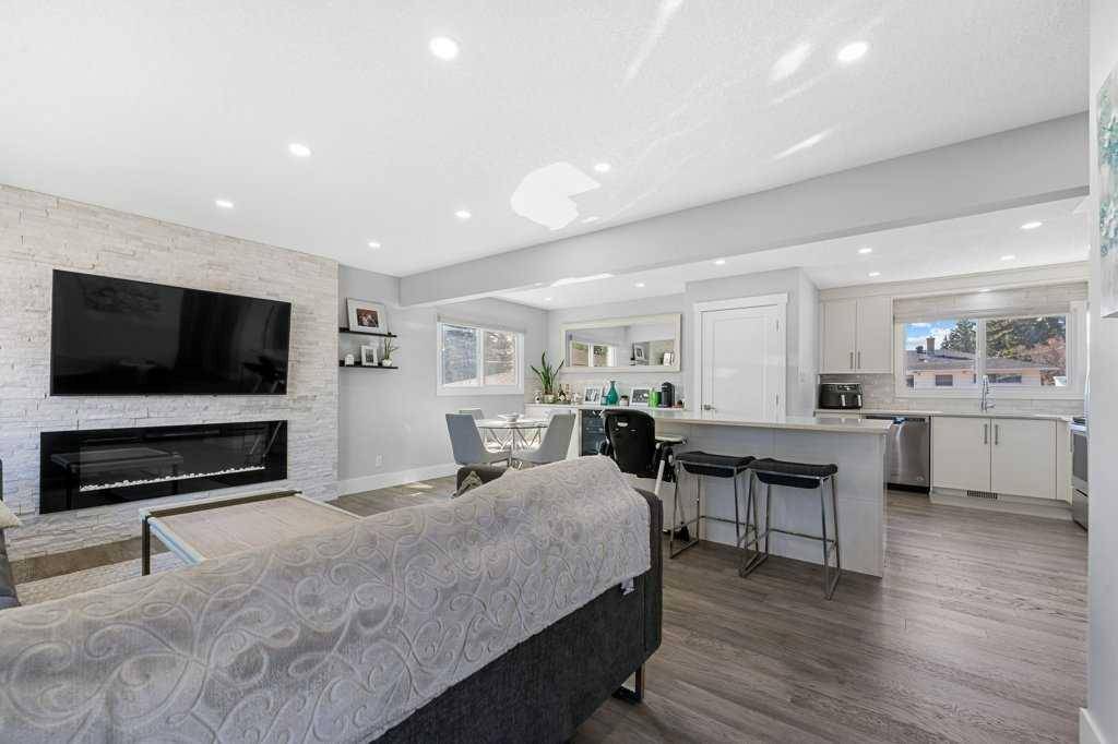 Calgary, AB T2V 3A7,56 Hogarth CRES SW