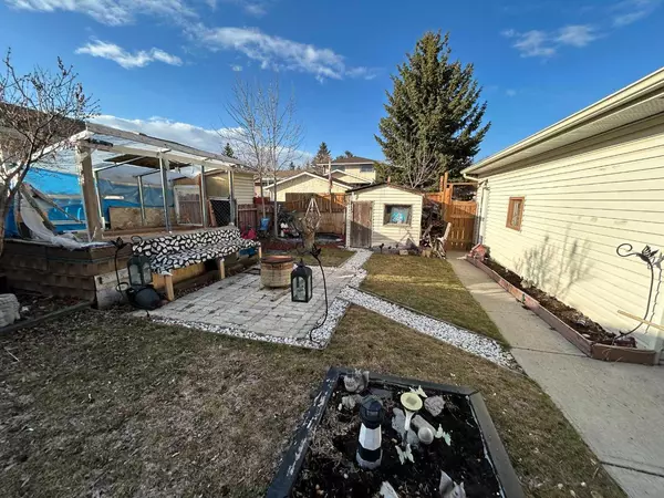 Calgary, AB T1Y2Y8,636 Whiteridge RD NE