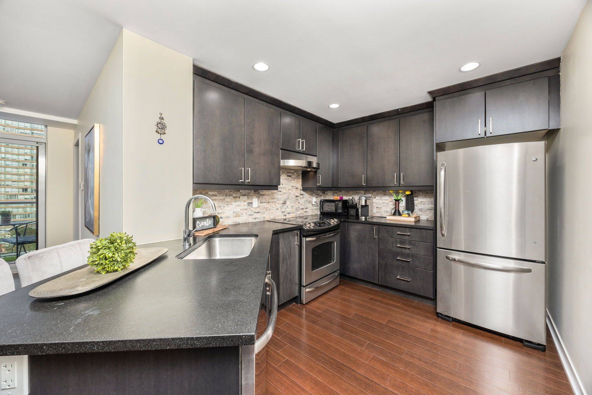 Burlington, ON L7S 1M7,551 Maple AVE #814