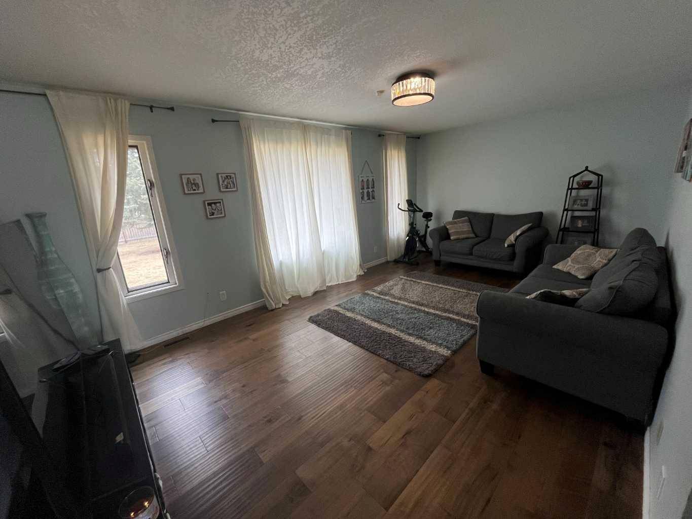 Magrath, AB T0K 1J0,221 E 1 AVE S